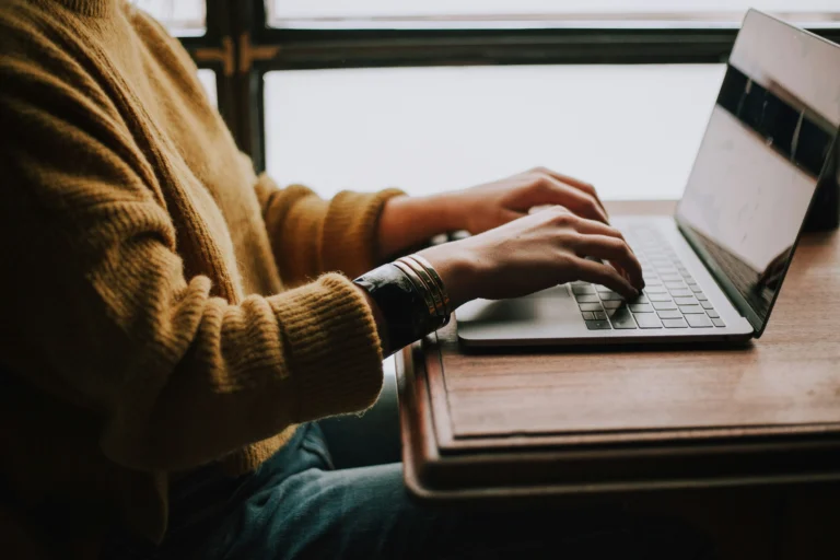 Evde Laptop Kullanırken Sağlığınızı Korumanın Yolları